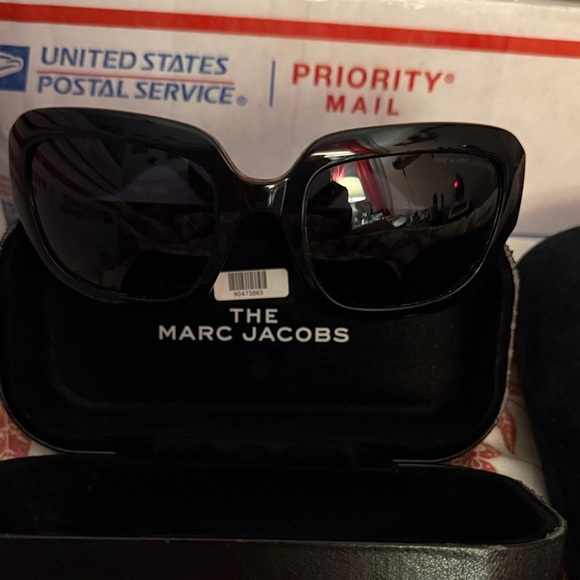 Marc Jacobs Black Square Sunglasses - Picture 3 of 4